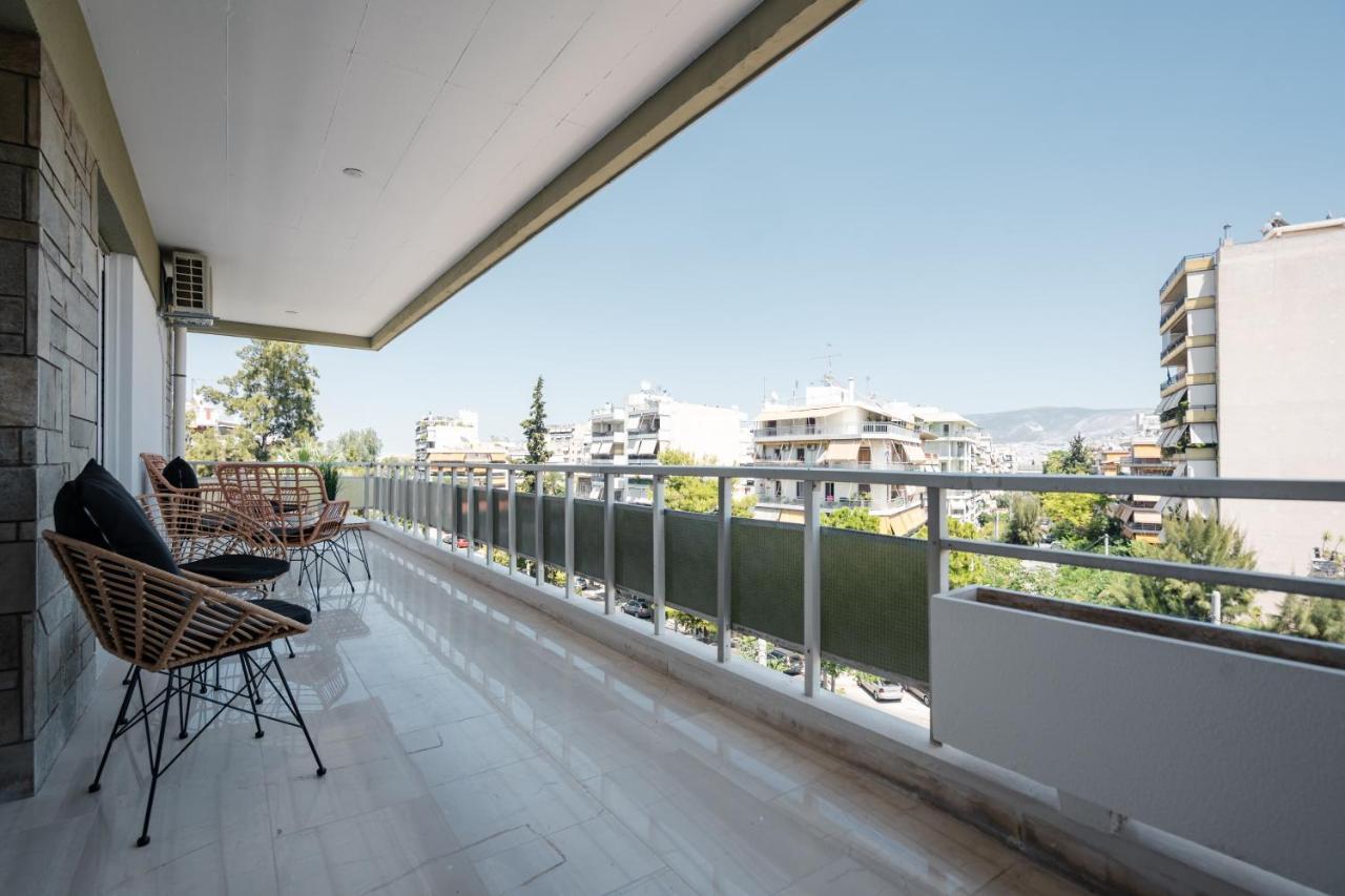 Luxury 4 Bedrooms Apartment Near Flisvos Marina Пирея Екстериор снимка