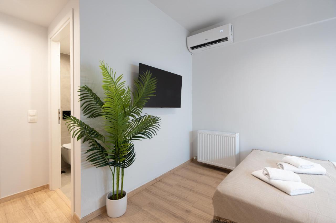 Luxury 4 Bedrooms Apartment Near Flisvos Marina Пирея Екстериор снимка