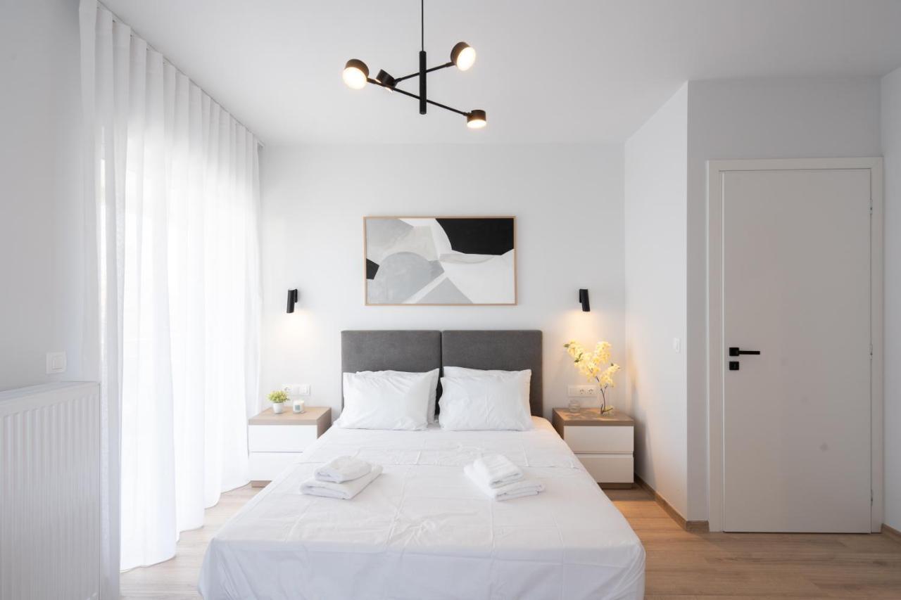 Luxury 4 Bedrooms Apartment Near Flisvos Marina Пирея Екстериор снимка