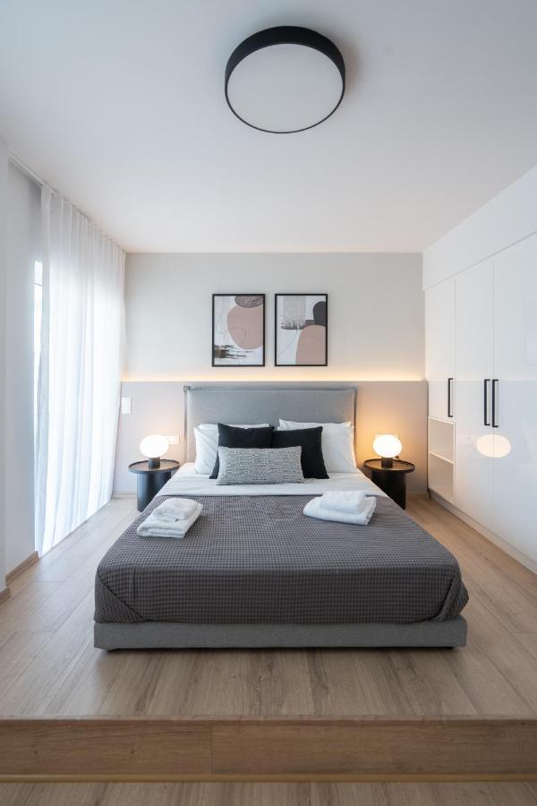 Luxury 4 Bedrooms Apartment Near Flisvos Marina Пирея Екстериор снимка