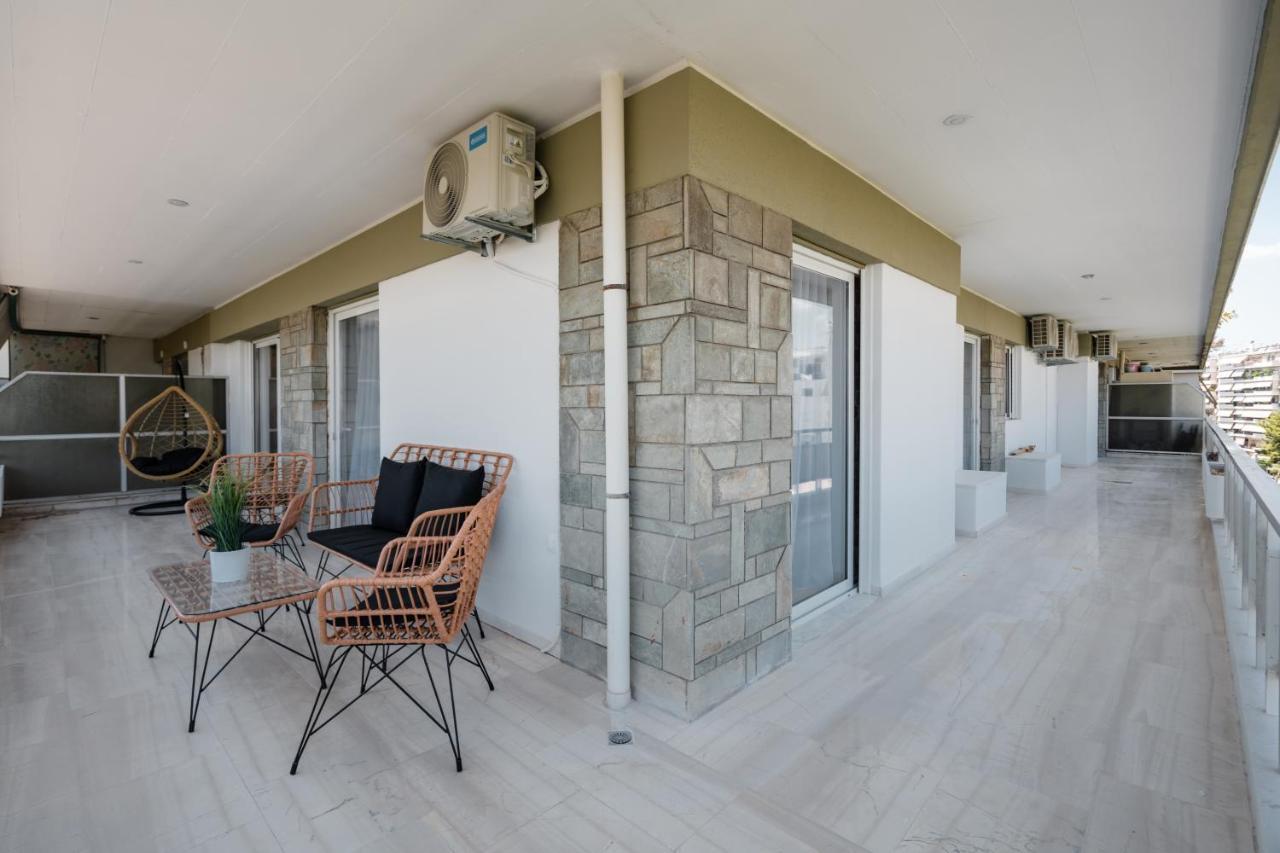 Luxury 4 Bedrooms Apartment Near Flisvos Marina Пирея Екстериор снимка