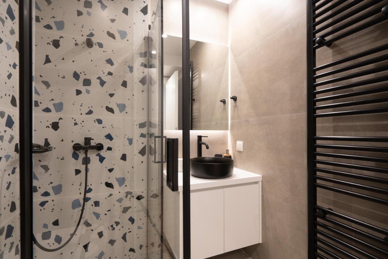 Luxury 4 Bedrooms Apartment Near Flisvos Marina Пирея Екстериор снимка