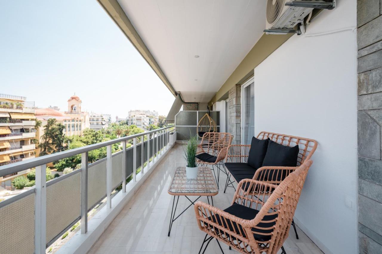 Luxury 4 Bedrooms Apartment Near Flisvos Marina Пирея Екстериор снимка
