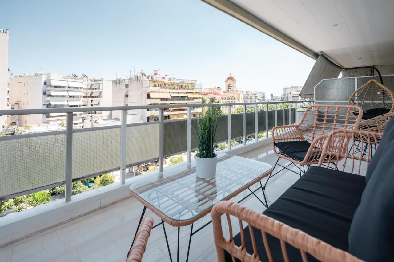 Luxury 4 Bedrooms Apartment Near Flisvos Marina Пирея Екстериор снимка