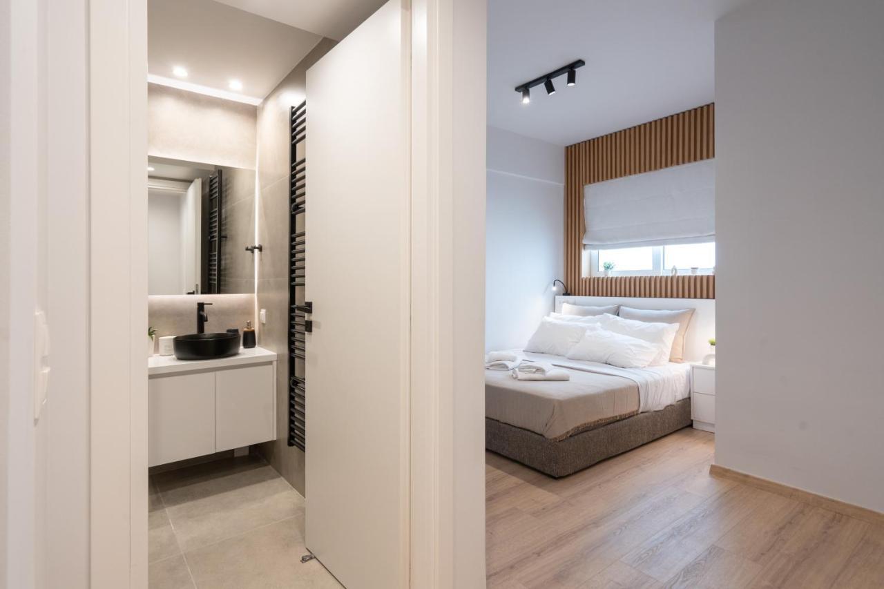 Luxury 4 Bedrooms Apartment Near Flisvos Marina Пирея Екстериор снимка