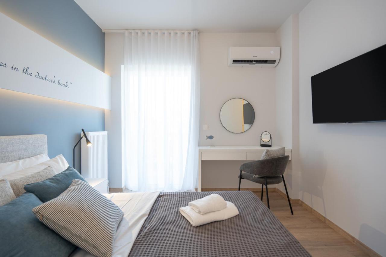 Luxury 4 Bedrooms Apartment Near Flisvos Marina Пирея Екстериор снимка