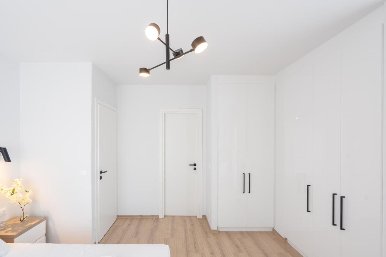 Luxury 4 Bedrooms Apartment Near Flisvos Marina Пирея Екстериор снимка