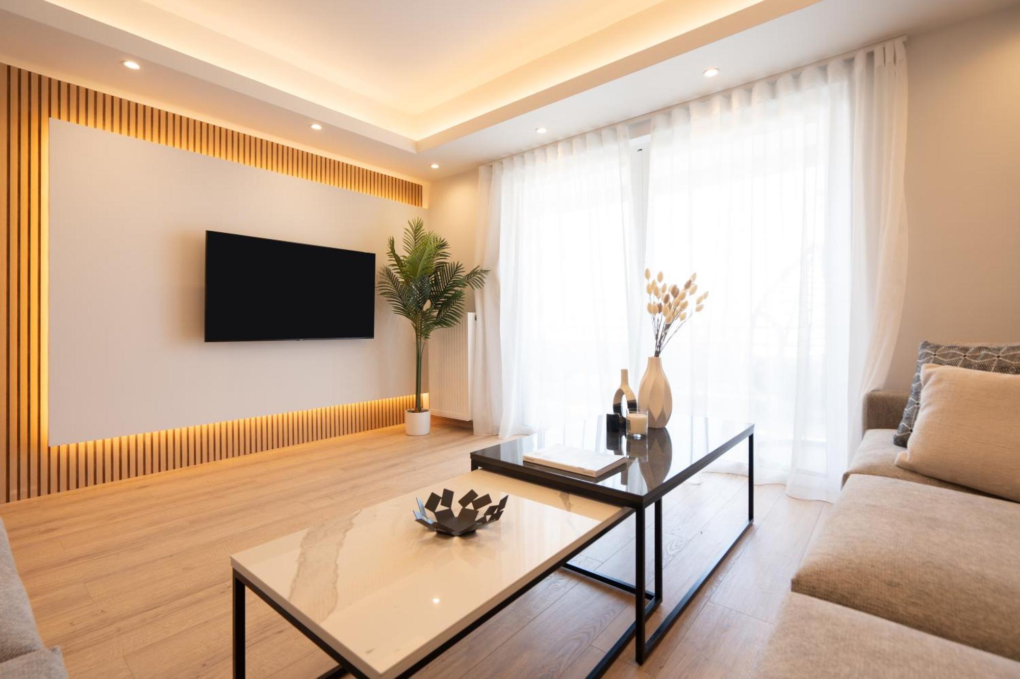 Luxury 4 Bedrooms Apartment Near Flisvos Marina Пирея Екстериор снимка