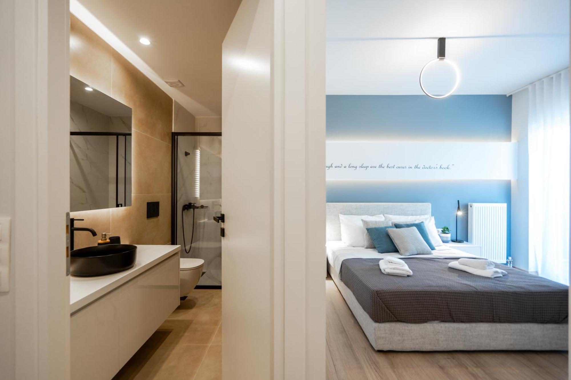 Luxury 4 Bedrooms Apartment Near Flisvos Marina Пирея Екстериор снимка