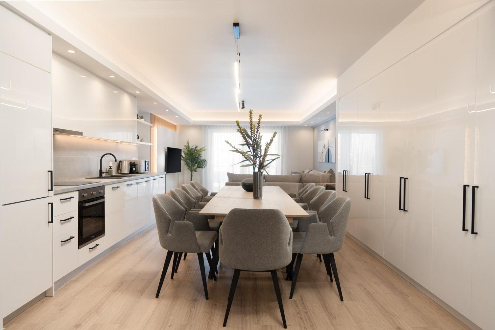 Luxury 4 Bedrooms Apartment Near Flisvos Marina Пирея Екстериор снимка