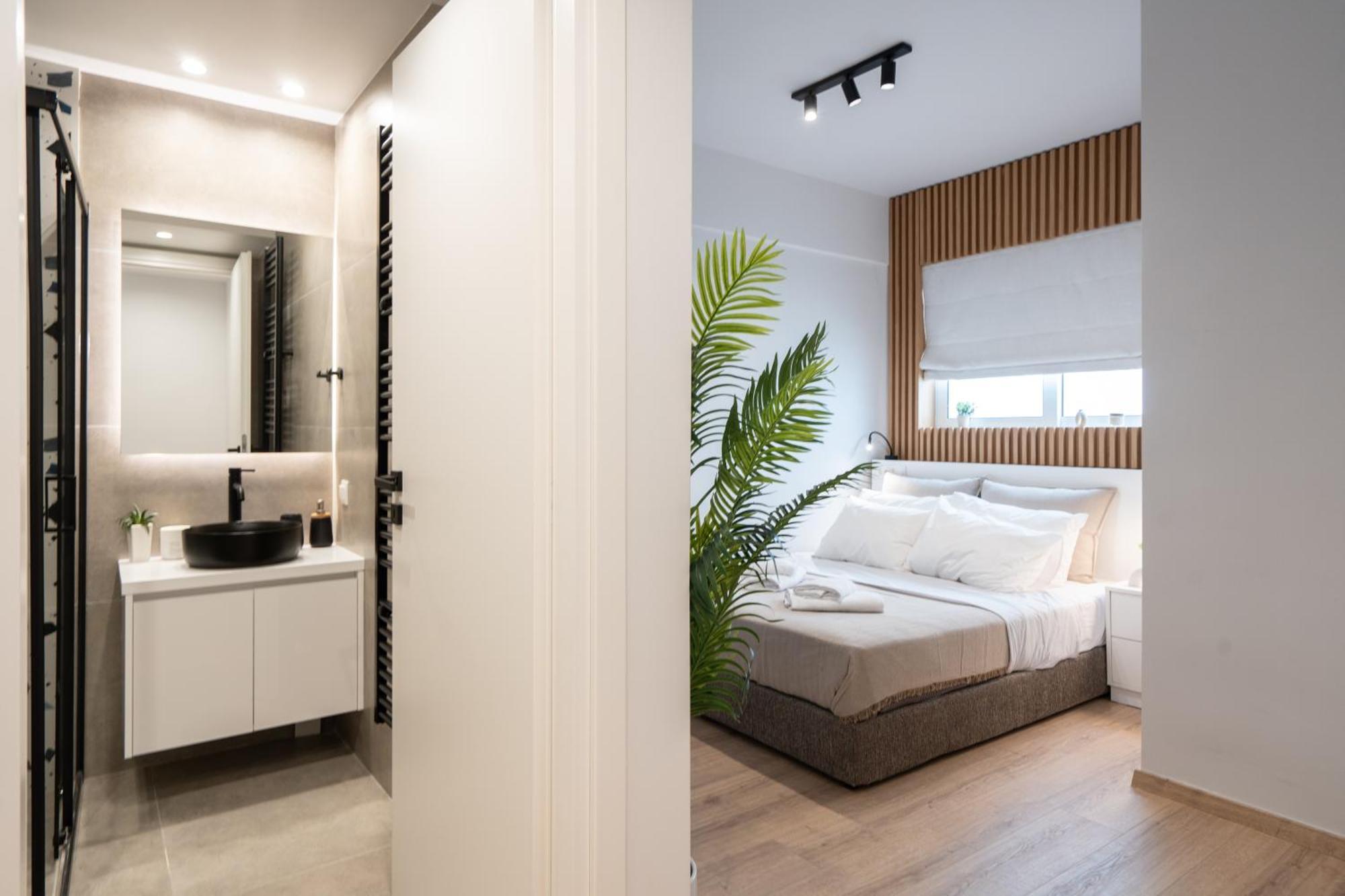Luxury 4 Bedrooms Apartment Near Flisvos Marina Пирея Екстериор снимка