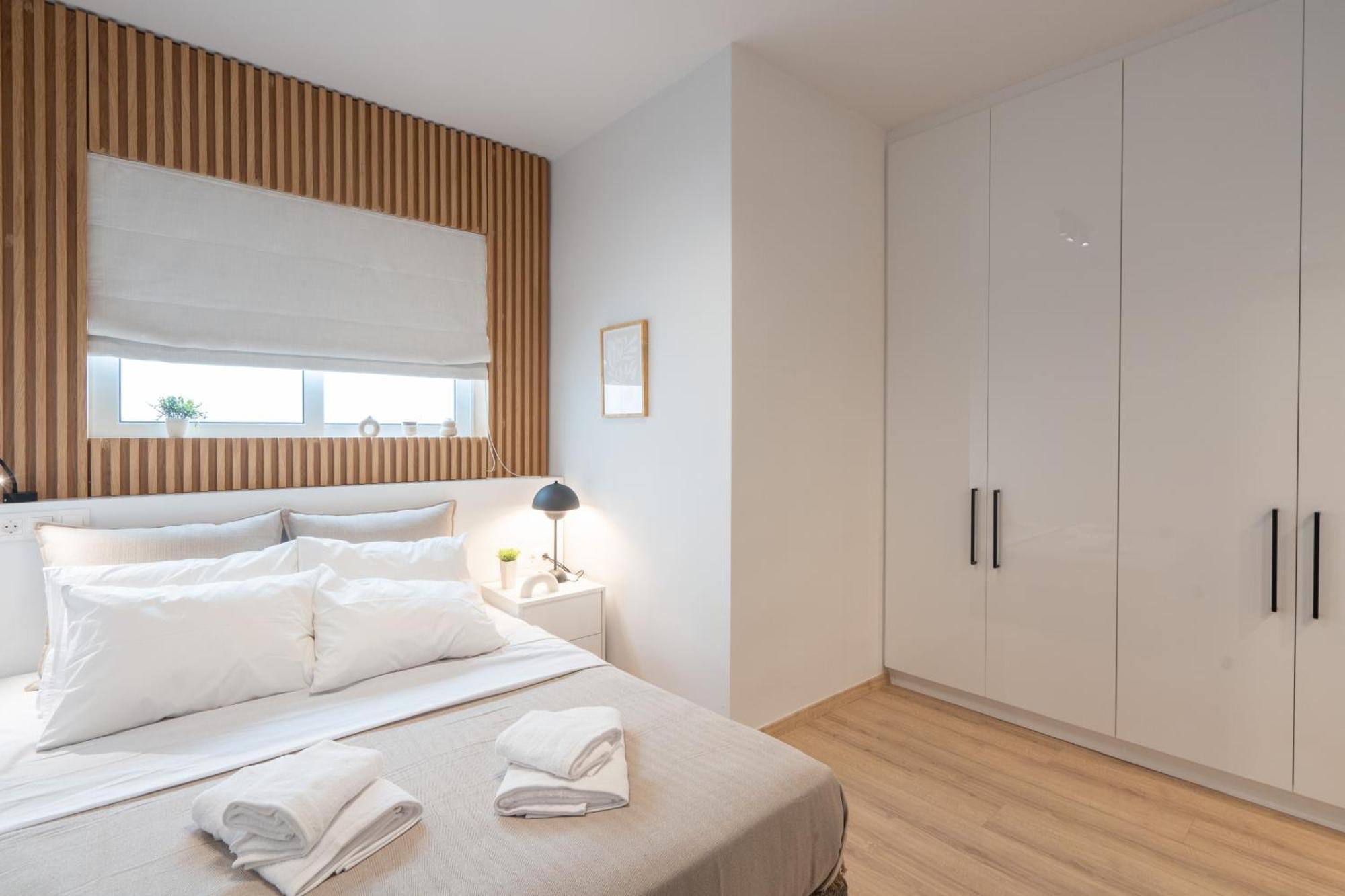 Luxury 4 Bedrooms Apartment Near Flisvos Marina Пирея Екстериор снимка