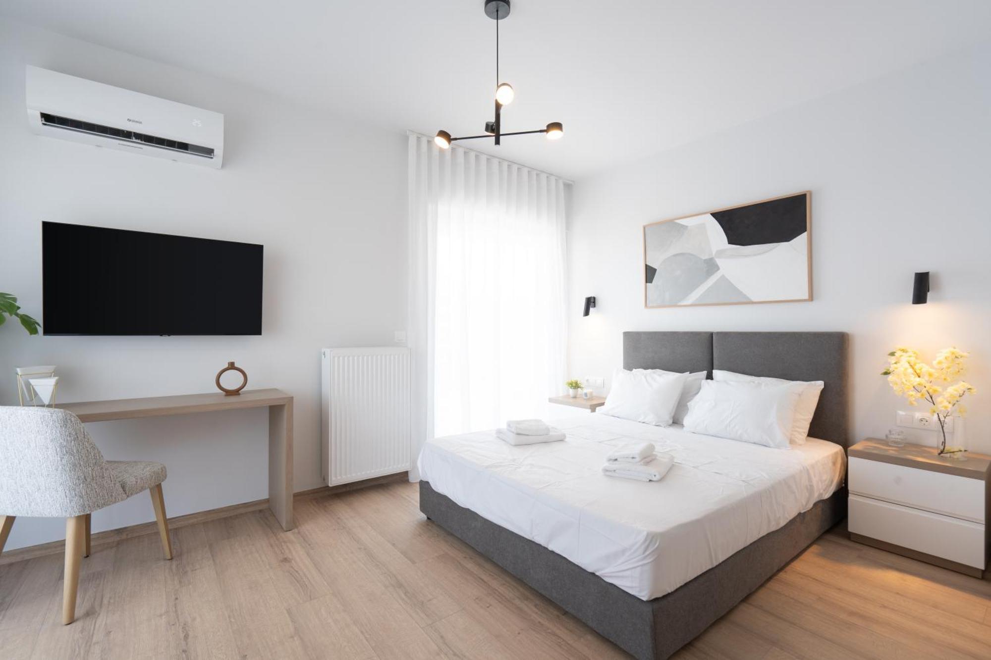 Luxury 4 Bedrooms Apartment Near Flisvos Marina Пирея Екстериор снимка