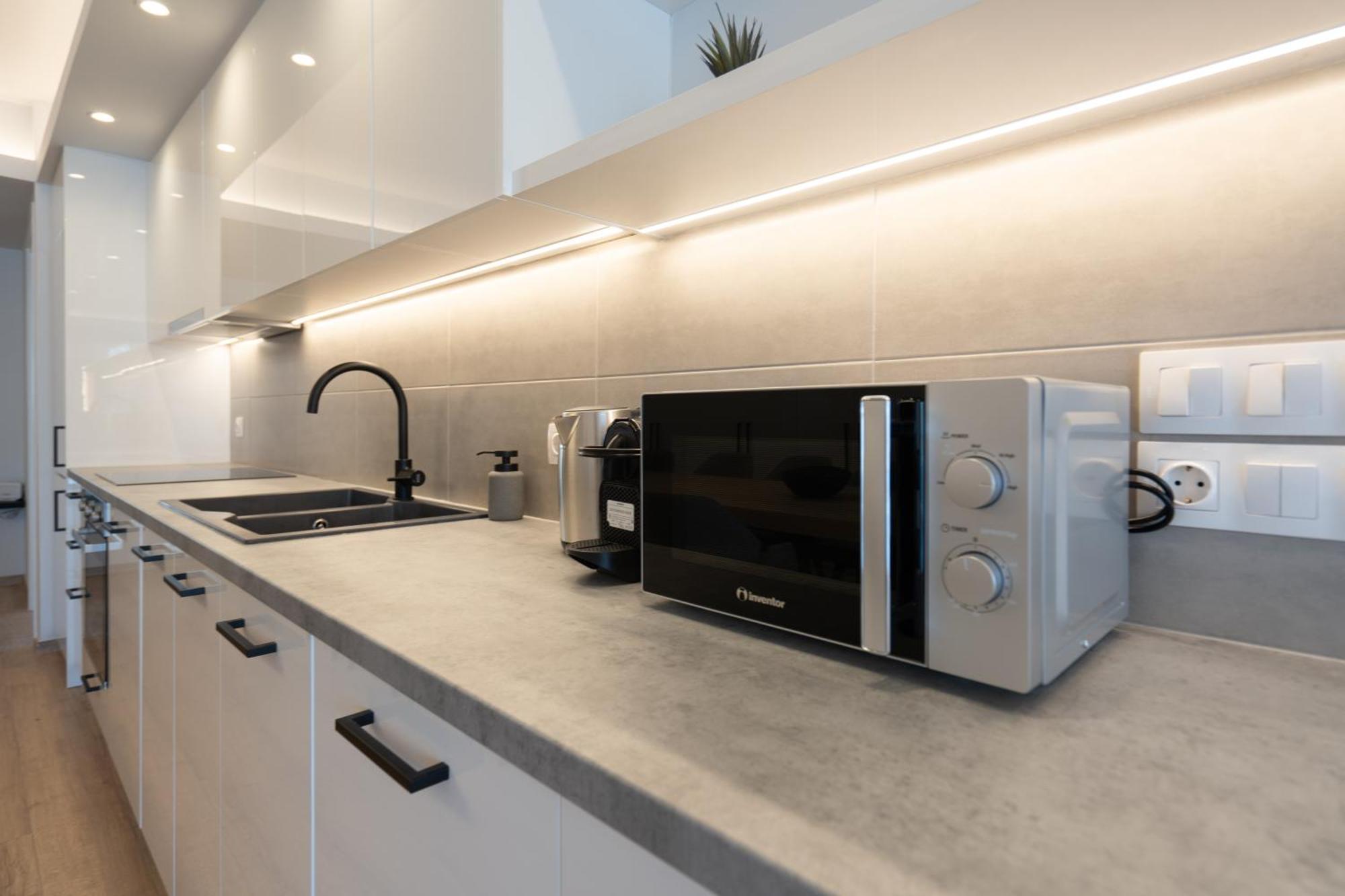 Luxury 4 Bedrooms Apartment Near Flisvos Marina Пирея Екстериор снимка